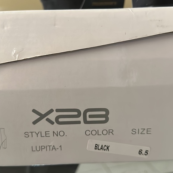 NEW HEELED BLACK BOOTS - Picture 4 of 4